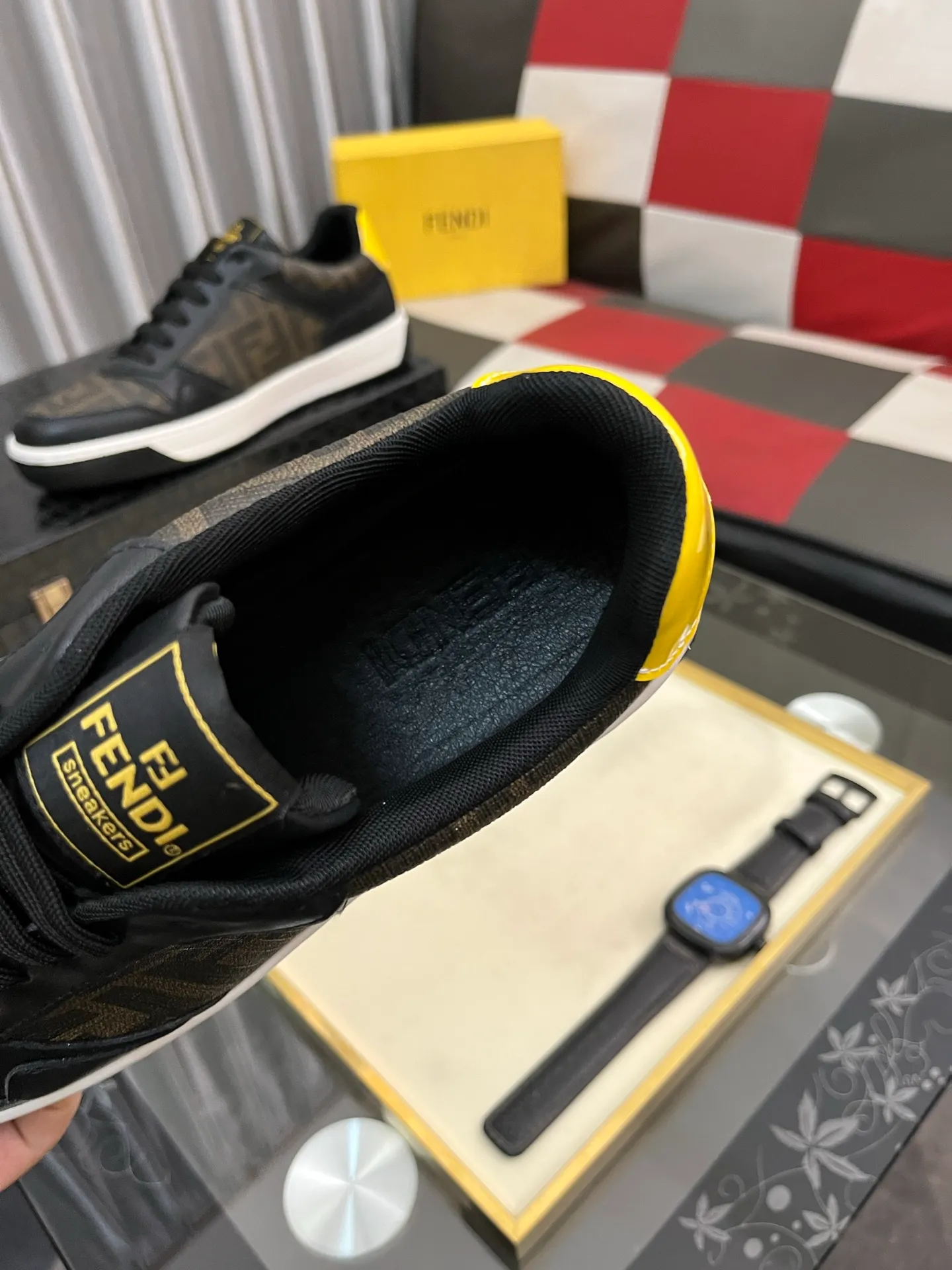Men's Men's Shoes💰420⌚️⌚️[Fendi] Fendi's latest casual shoes for men! Available at counters simultaneously! A one-to-one replica of the original. Made entirely of imported top-grain calfskin, the interior is made of top-grain water-dyed cowhide, and the original factory-supplied rubber outsole. Leading new fashion concepts. Matching code: 38-443️⃣Colors available